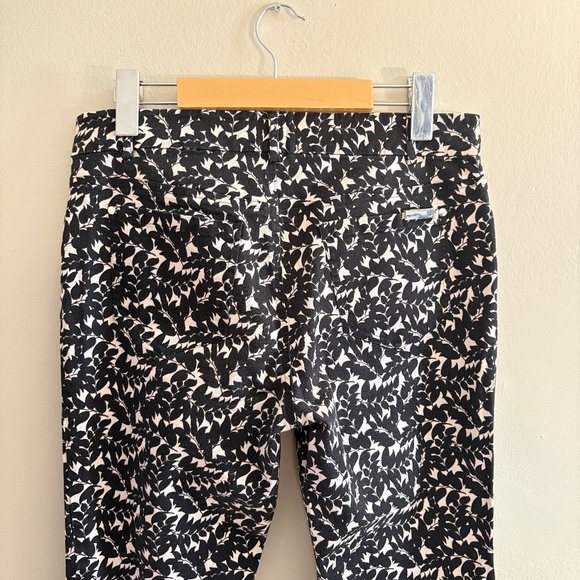 $19❄️ DKNY Black & Cream Leaf Patterned Skinny Ankle Jeans - Picture 10 of 12
